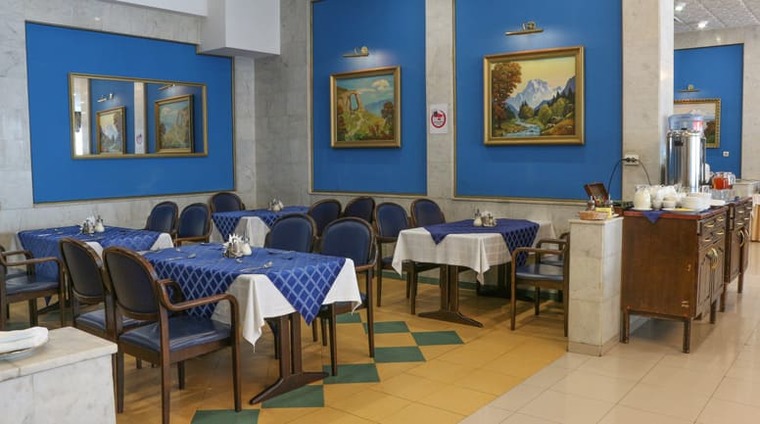 Обеденный зал ресторана «Горный» в санатории Целебный Нарзан. Кисловодск 
