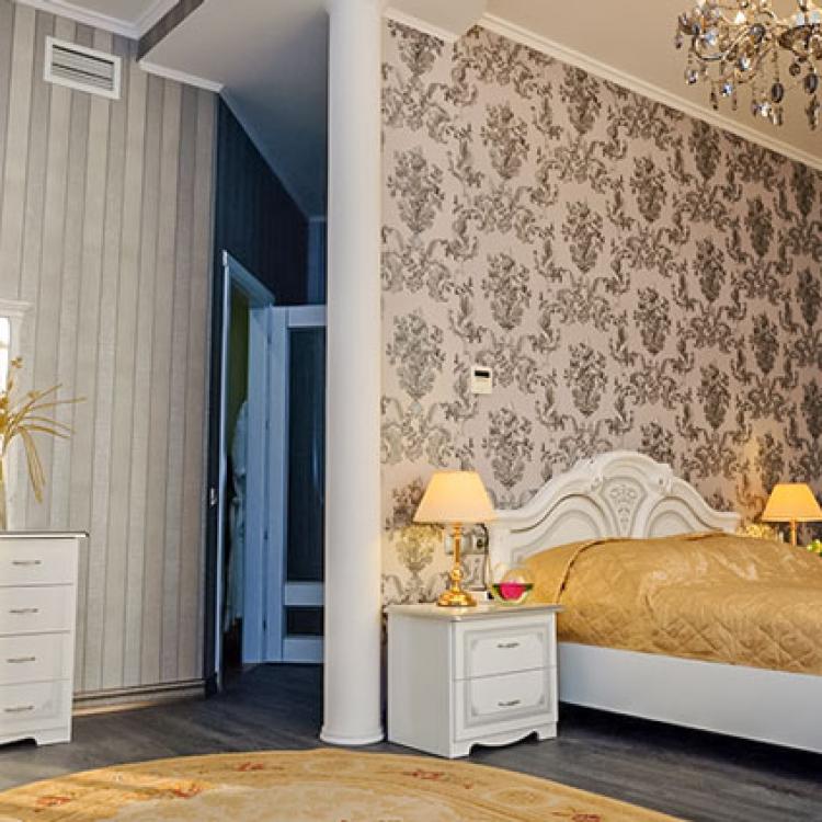 Спальная комната в 2 местном 3 комнатном Серебряном Люксе санатория Целебный Нарзан в Кисловодске