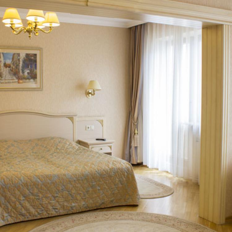 Спальня в 2 местном 2 комнатном Люксе санатория Целебный Нарзан в Кисловодске