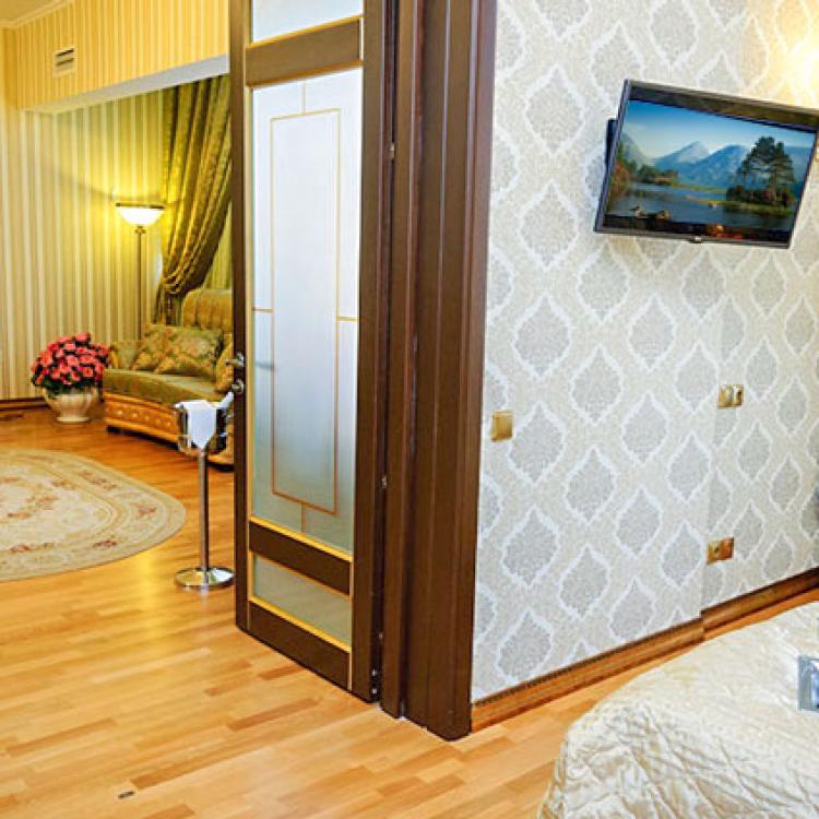 Планировка комнат в 2 местном 2 комнатном Синдика Люксе санатория Целебный Нарзан в Кисловодске